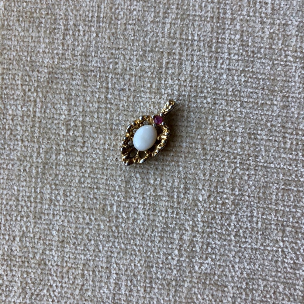Opal pendant